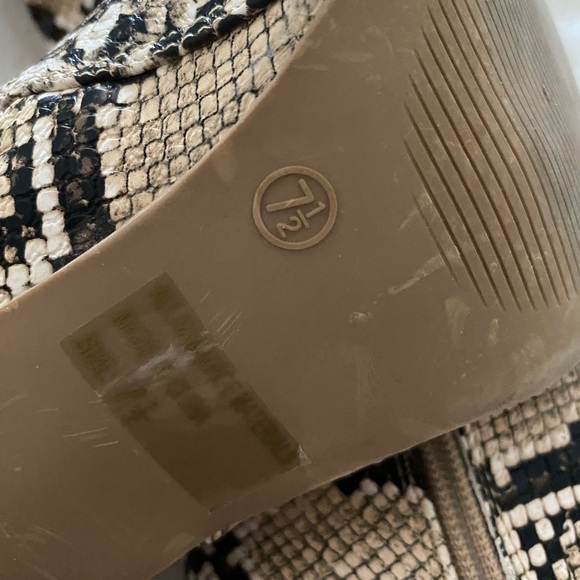 GORGEOUS PYTHON OVER THE KNEE BOOTS 7 1/2 - Picture 8 of 10